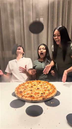 pizza destroy the number 😯🤐 #hulk #challenge #movie #foodchalleng#comedy#gamenight#competitiveeating