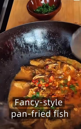I am getting really hungry seeing the Chinese chef fry fish #chinesefood #ChineseCuisine #chinesefoodlover | ShanghaiEye