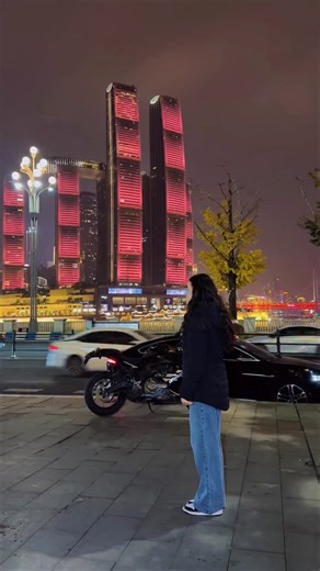 季与与 on Instagram: "Creating your memories in Chongqing 😎 DM us to book! #motorbikeride #chongqingmotorbike #chongqing #chongqingmotorbiketrend #behindthescenes travelbloopers cinematicride maincharactervibes"