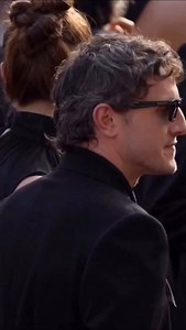 19 reactions · 6 comments | Fantastique! ✨ #PaulMescal iluminó con su sonrisa la alfombra roja del festival de #Cannes para presentar su última película: ‘The History of Sound’.  Pásate por el link de la bio de @esquirees para descubrir los 10 modelos de gafas de sol que nunca pasan de moda y te van a quedar (casi) tan bien como a Paul. | Esquire Spain | Facebook