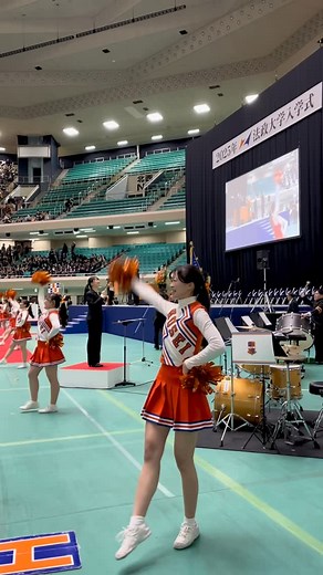 法政大学 Hosei University | ＼おめでとう！おめでとう！新入生📣🌸／ 2025年 法政大学入学式の会場では、応援団の先輩達から新入生の皆さんへ熱いエールが送られています🔥😆 ようこそ！法政大学へ🙌✨ #入学式 #法政大学 #HOSEI #応援団 #リーダー部 #チア部 #チアリーディング部 #吹奏楽部... | Instagram