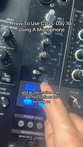 Cómo configurar y usar un micrófono en un mezclador profesional
