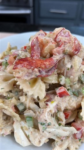 Here’s the true KING of all pasta salads…. This Seafood Salad recipe will blow the roof off your next house party or potluck Give this recipe a try this weekend and thank me later! Just comment “SEAFOOD” and I’ll message you the full recipe #mrmakeithappen #foodies #recipes #foodporn #recipe #seafoodlover #seafood #pastasalad | Mr. Make It Happen