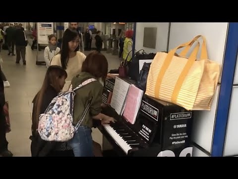 Sabre Dance at the station in London!/Gobo, Piano 4hands