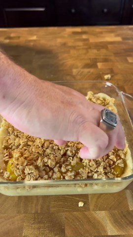 5 Ingredient Peach Cobbler! So good!