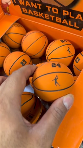 ‎دکوری | جاکلیدی | اکسسوری | گالری ادموند | EDMUND‎ on Instagram‎: "توپ بسکتبال سیلیکونی🏀🏀 پرفروش ترین محصول مغازمون🫠 جنس رویه تمام سیلیکونی و باکیفیت خیلی خوش دسته و حس فیجت میده اول فقط نارنجی بود حالا همه رنگاشو داریم جردن۲۳/۲۴ - لیکرز زرد۲۳/بنفش ۲۴ آبرنگی ۲۳/۲۴ - کتونی نایک و ایموجی خرید راحت از سایت ارسال به کل کشور حضوری: رشت/مطهری/رو‌به‌رو کوچه عالمی/گالری ادموند"‎