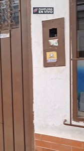 #recordandonuestropatrimonio Bonty llega a la morada donde en los años 80s, los jóvenes y niños de la época decian "don Joaquin un pliego de cartulina, don joaquín 6 paquetes de bonos, don Joaquín una bola de millo" en la calle florian existió la papelería de don Joaquín, aunque el ya falleció, su familia sigue emprendiendo con arte, sin perder el recuerdo esa esencia y la sonrisa caracteristica de don Joaquín. #pamplonanortedesantander #pamplonaunbuendestino | Pamplona en Vivo