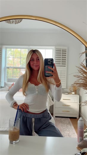 Comfy Fall Outfits: Embrace Sweatpants Style