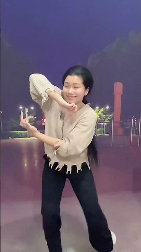 Fengbao's Finger Dance to Bright Sunny Spring Jump Sing Chinese Folk Song