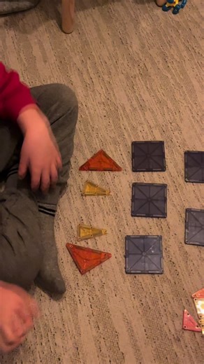 ✨ Manyetik bloklarla kendi hologramımızı oluşturduk! Hayal gücü ışıkla buluştu, ortaya minik bir mucize çıktı 💫 #etkinlik #eğlence #kidsactivities #keşfet #keşfetteyizzz