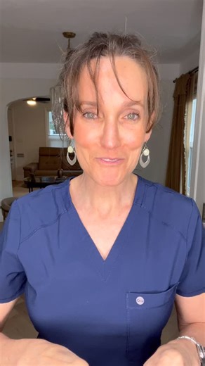 Kelly Greytok RN on Instagram: "Nose guard can be found at the link in my bio... and my FREE plastic surgery masterclass will be delivered to email by commenting "Class" below and entering your email address.⁣ ⁣ Happy Holidays! ✨"