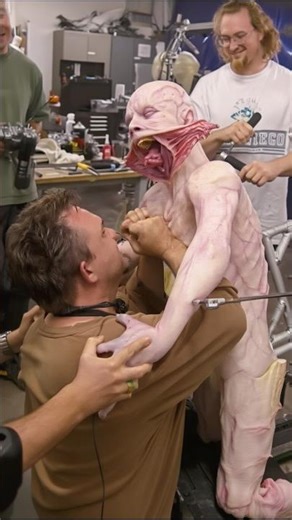 The INSANE Practical Effects Behind Blade 2’s Reapers!
