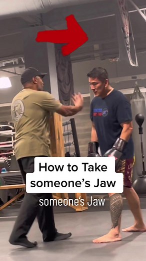 The jaw is the weakest target on the face but… #beginnerboxingclass #martialartstraining #newyearnewskills #streetsmartfighting #streetsmartthinking #antibullying #fistfight #panuntukan #martialart