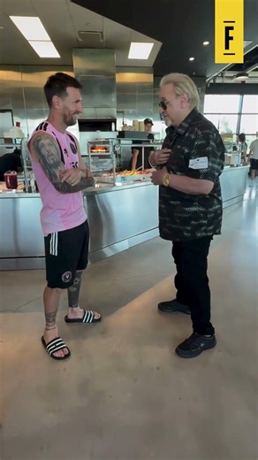 Messi fulfills the dream of Carlos Villagrán, Quico from "El Chavo del Ocho," and the actor expre...