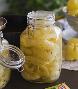 48 reactions | Kisele paprike neizostavan su dio idealne zimnice. 𣏕 Ukoliko još niste pronašli savršen recept za iste, ne brinite, Od slatkoga slađe ima rješenje. ❤️ Recept pronađite klikom na https://hr.oetker-recepti.com/kisele-paprike/ | Dr. Oetker Hrvatska | Facebook