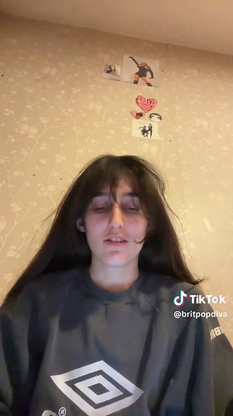 Reaction to Villanelles' Debut Song 'Hinge'