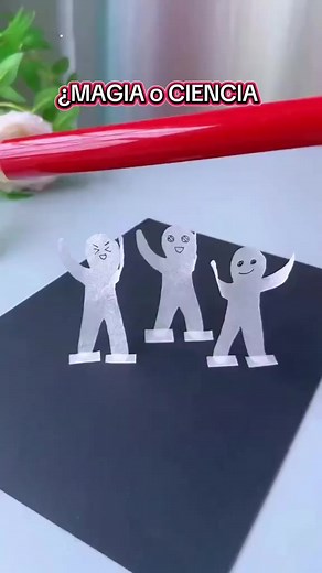 Monitos de papel que se mueven con electricidad estática