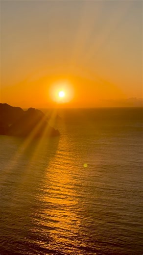 長崎 五島列島／新上五島町観光物産協会 on Instagram: "- - - - - - - - - - - - - - - - - - - - - - - - - - 静かに染まる海。 ※11月、12月の 上五島の日没は、17:20前後です。 ｛ #五島列島 ｝#新上五島町 東京から直線距離で約1000km。 飛行機の定期便がない、“船でしか行けない島”。 手つかずの自然と、 祈りの歴史が息づくこの場所で、 「なにもしない」をする旅をはじめませんか。 #metime #シンカミゴトー #ちょっと島旅 - - - - - - - - - - - - - - - - - - - - - - - - - -"