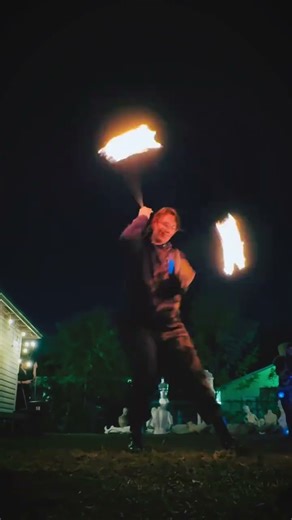 Fire Poi Flow with Ultra Knob Pros by @tessedelic🔥🌈🖤