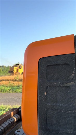 Début des moissons dans le 80 — moisson Renault et New Holland