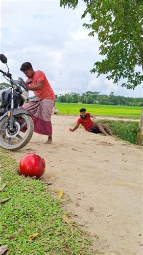 “A Moving Helmet on the Road?! 😳🪖🏍️ | He Stopped… Then It Was Gone 😱”