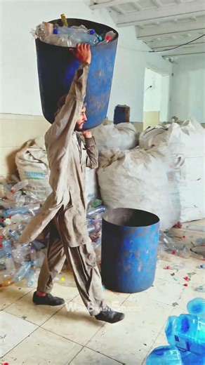 Waste Plastic Bottles Crushing Process