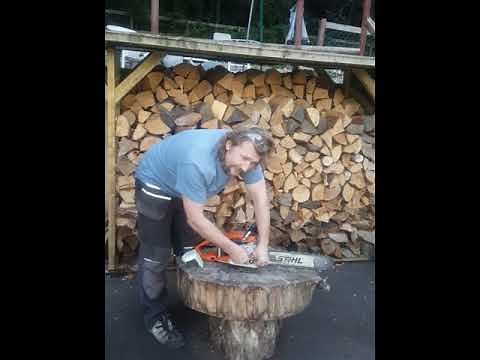 Stihl 032AV Electronic Vintage 51cc Chainsaw. Starting and overview.