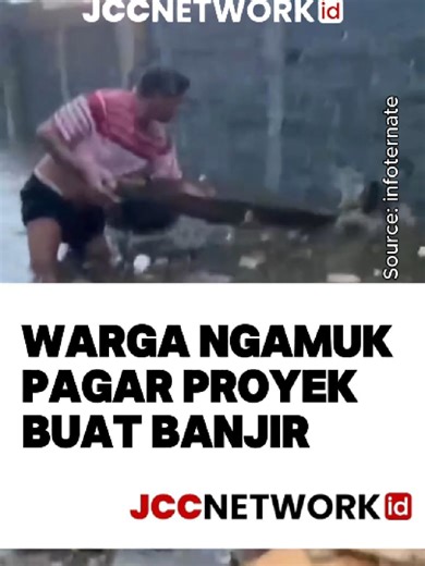 Warga Kelurahan Tafure, Kota Ternate, terekam kamera meluapkan emosi dan memprotes pembangunan pagar sebuah proyek yang diduga menjadi penyebab banjir di wilayah tersebut.