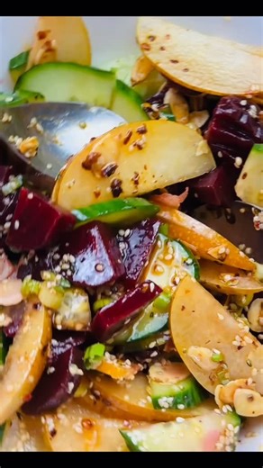 This plant-based, Crunchy Asian Beet Salad is loved for its vibrant colors, refreshing crunch, and the perfect balance of sweet and savory flavors. People come back to it again and again because it’s light yet satisfying, fiber-rich, and nourishing without feeling heavy. It’s the kind of recipe that supports energy and longevity—easy to prepare, packed with wholesome goodness, and so delicious that even non-vegans can’t get enough. Recipe on my website. Link in my bio! | Well with Melissa