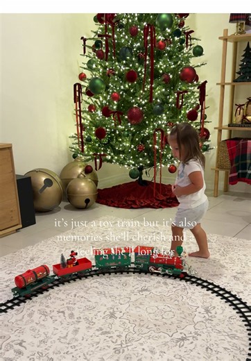 Something about a Christmas train just screams magic and memories to me. I just know it will be something she looks forward to pulling out of the box every year 🥹🌲 #toddlermama #christmastok #christmastraditions #christmasmagic