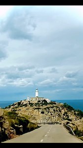 That's the perfect time of the year to discover Cap Formentor. The roads are quieter, the views are crystal clear and the whole peninsula feels even more magical in winter. You can drive up by car from Port de Pollença following the MA-2210, or take the scenic route by bike if you’re up for a challenge. Each viewpoint along the way offers another breathtaking stop before you reach the iconic lighthouse. 📸 @1111.baris | Mallorca