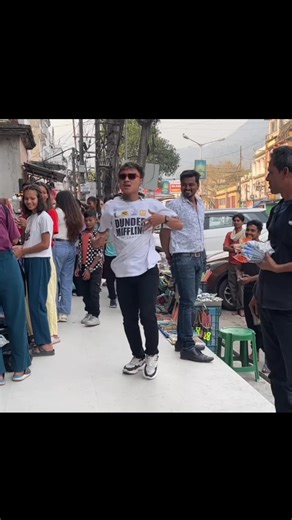 Main Na Chaha to Sabko current Laga Rahe funny dance in public #reels #funny #trending #reel | Rock Tamang