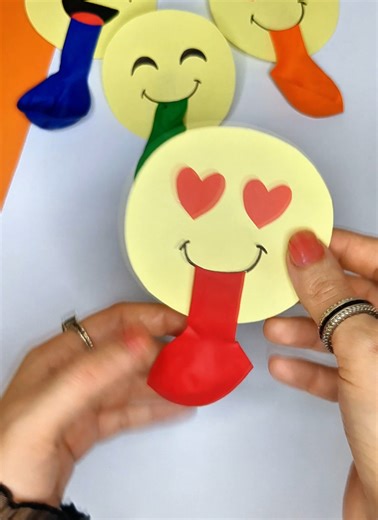 15 sec craft idea 😍🌙✨ Material Required: • paper • scissors • balloon #papercraft #craft #diy #eid #eidmubarak