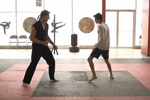 Workout de Cobra Kai que te ayudará a perder peso