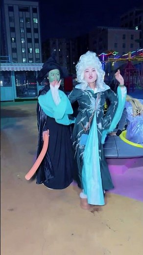 What a bunch of weirdos!#Glinda #Wicked #Elphaba