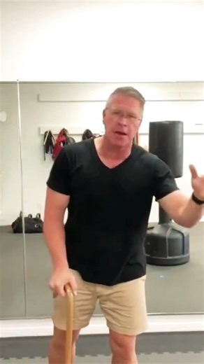 How to use a walking cane for self defense