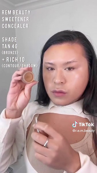 an au naturale snatch courtesy of @alyx_liu featuring our natural-finish, hydrating #sweetener concealers 🤎