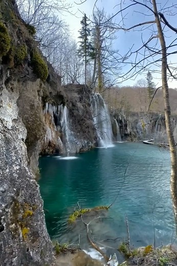 Enjoy the early Spring scenery of the beautiful Plitvice Lakes waterfalls 💚🌿💦💦 Note: Make sure to turn the sound ON 🔊 | Plitviceblog