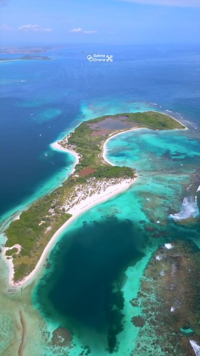Explorando Cayo Sombrero desde el aire en Parque Nacional Morrocoy