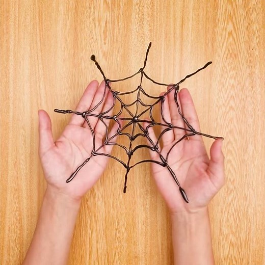 【工作あそび】本物そっくりなクモの巣でハロウィンを盛り上げよう