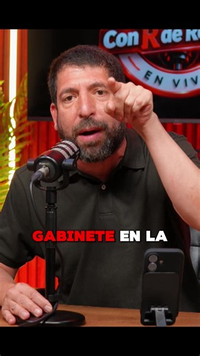 🚨 ASESORES EN LA SOMBRA ! Algunos de los asesores de la señora K son los mismos del caso Cócteles. Los que facilitaron los aportes de Odebrecht son los mismos que hoy le susurran al oído.