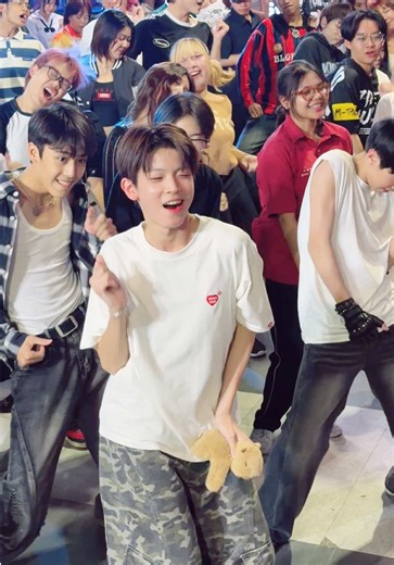 ความสนุกกับการเต้นแบบ Random Dance