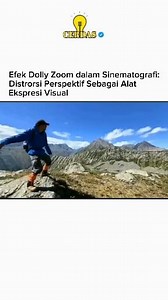 Efek Dolly Zoom merupakan teknik sinematografi yg menggabungkan pergerakan kamera dengan perubahan panjang fokus secara berlawanan arah. Kamera digerakkan mendekat atau menjauh dari subjek, sementara lensa diatur agar ukuran subjek tetap sama di bingkai. Manipulasi ini menghasilkan perubahan perspektif yang membuat latar tampak bergerak atau bergeser secara tidak wajar, menciptakan kesan visual yang menekan persepsi ruang penonton. efek ini sering digunakan untuk menekankan momen ketegangan, kej