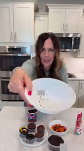 15K views · 115 reactions | Day 9: Thanksgiving Turkey Cupcakes The cutest little cupcakes you ever did see! Comment "TEN" below and we'll send you the recipe, plus all of our best Thanksgiving recipes, straight to your inbox. | Six Sisters' Stuff | Facebook