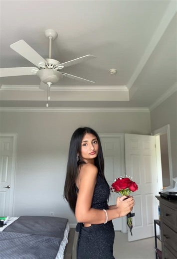 Stylish Senior Prom: The Allure of Black Dresses