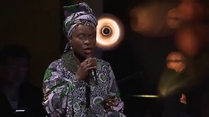 Alexandre accompagne Angélique Kidjo au piano dans cette interprétation de Emmenez-moi de Charlez Aznavour. Merci au Festival de Saint-Denis pour cette belle rencontre ! Le concert est à retrouver en entier sur Francetv culturebox : https://www.france.tv/spectacles-et-culture/hip-hop-jazz/1977593-angelique-kidjo-en-concert-au-festival-de-saint-denis.html | Alexandre Tharaud
