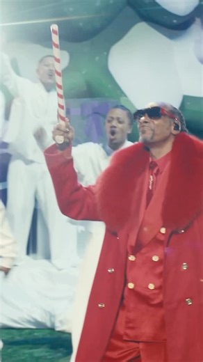 Netflix US on Instagram: "Snoop’s Holiday Halftime Party is now one of my favorite things #nflonnetflix"