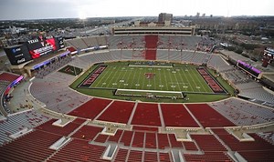 Texas Tech remains loyal to Under Armour as apparel supplier works to nix other contracts