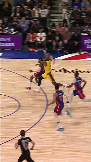 One dribble from half-court...This athleticism in Year 23 👑