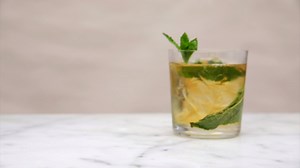 30 reactions | Introducing À La Minute: what’s hot right now in the Plated Test Kitchen. Today, we're showing you how to make a Mint Julep. 弄  | Plated | Facebook